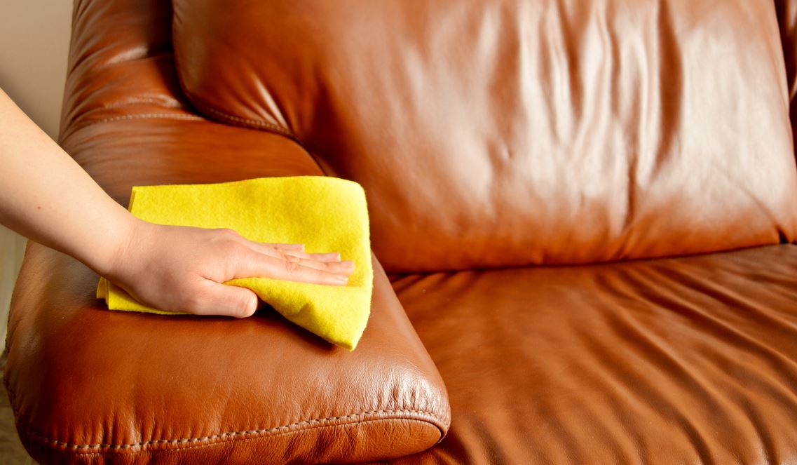 nettoyer un canapé en cuir
